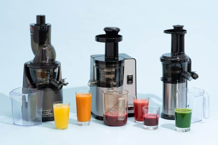 are there any safety precautions when using a juicer 4